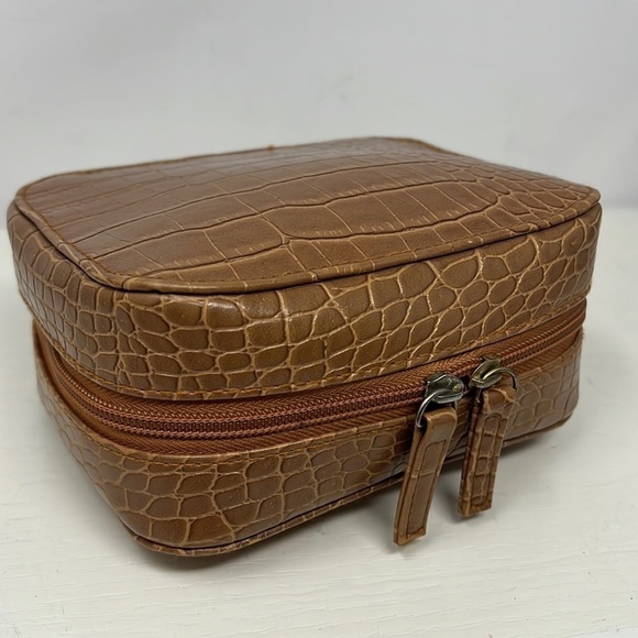 TRISH MCEVOY Small Croc Embossed Makeup Planner Case - Picture 1 of 9